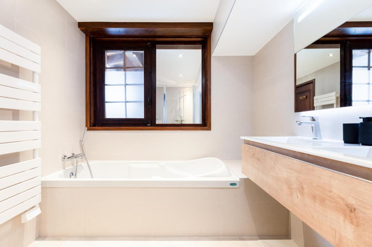 Chalet Les Praz - 280Sqm - Sauna Cinema Fitness - 5 Bedrooms In Heart Of Les Praz - By Cozee Rentals Chamonix Exteriör bild