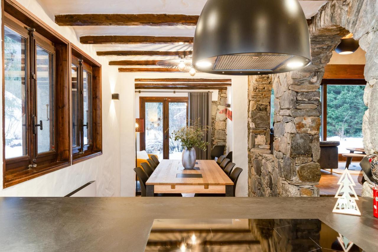 Chalet Les Praz - 280Sqm - Sauna Cinema Fitness - 5 Bedrooms In Heart Of Les Praz - By Cozee Rentals Chamonix Exteriör bild